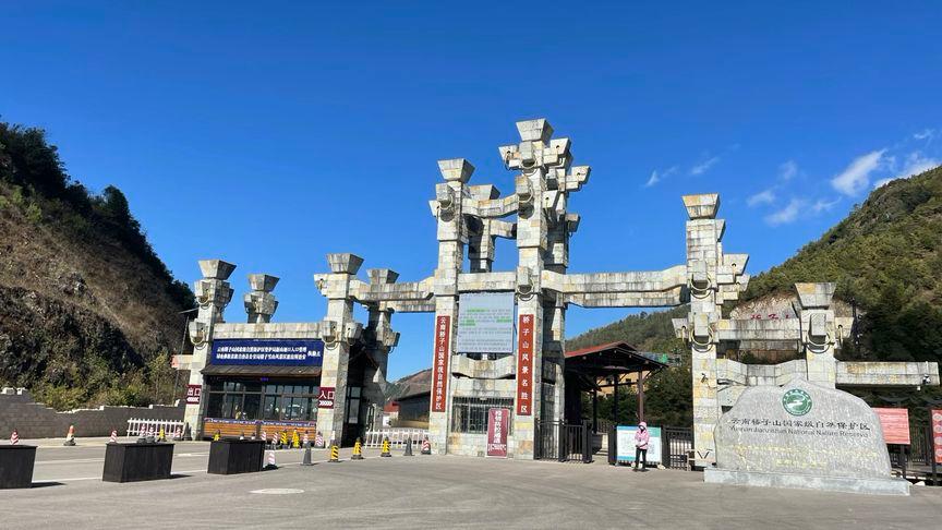 防靜電手腕帶報(bào)警器為電子設(shè)備提供全方位靜電防護(hù)
