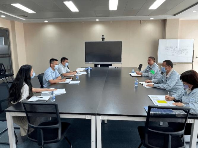 犀牛風(fēng)批如何將街頭文化融入時(shí)尚潮流